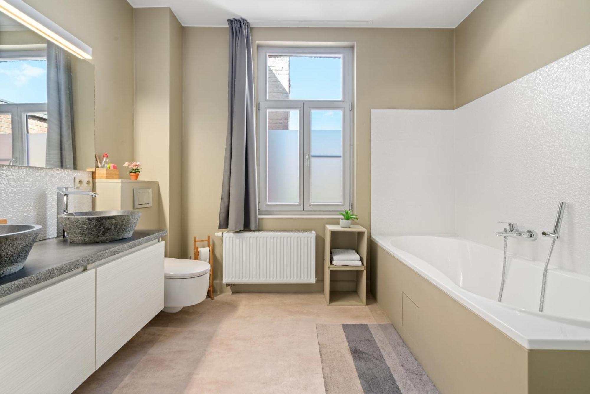 Spacious Guest Suites Near Historic Market - 5 Min Walk 布鲁日 外观 照片